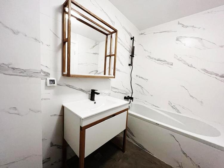 Apartament cu 3 camere decomandat în Barbu Văcărescu