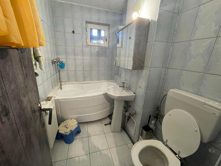 Apartament cu 2 camere semidecomandat în Caransebeș