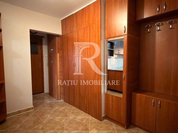 Apartament cu 2 camere semidecomandat, mobilat în Decebal