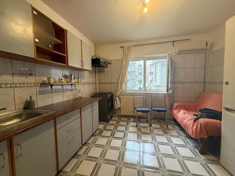 Apartament cu 3 camere decomandat, mobilat în Octavian Goga