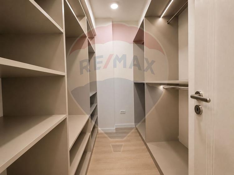 Apartament cu 3 camere, mobilat în Dacia