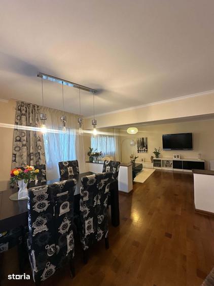 Apartament cu 5 camere decomandat în Soarelui