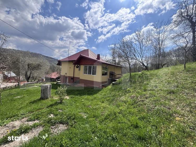 Casă cu 4 camere cu Teren 2108 Mp în Central