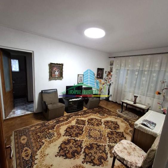 Apartament cu 3 camere semidecomandat în Gară