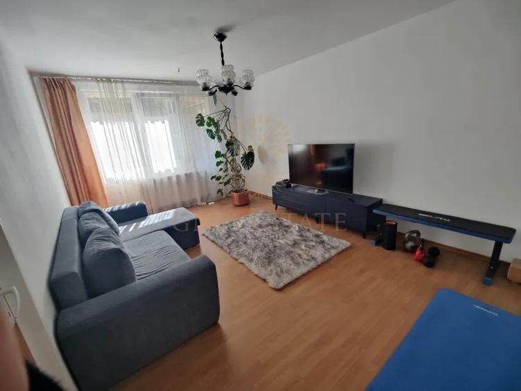 Apartament cu 3 camere decomandat, mobilat în Drumul Taberei