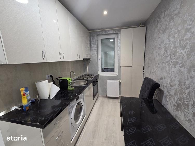 Apartament cu 2 camere decomandat în Micro 17