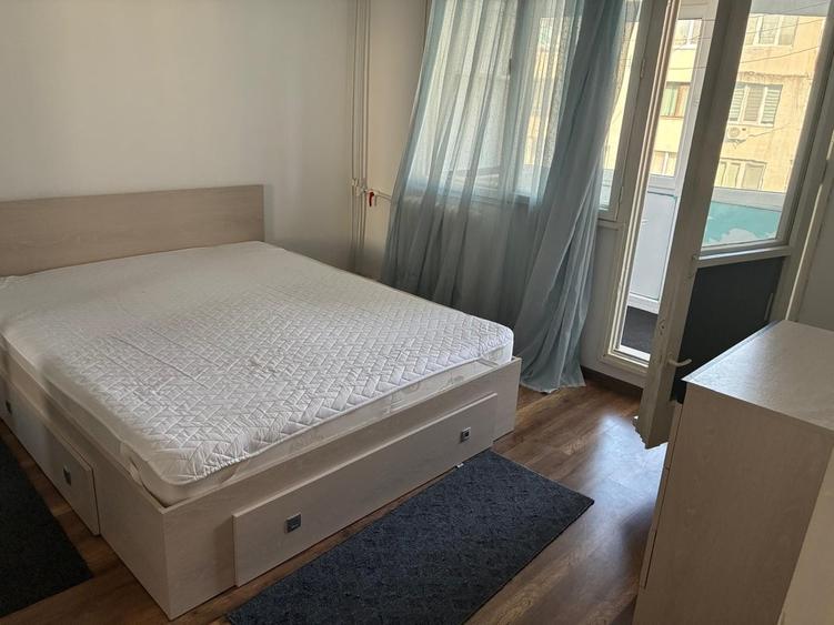 Apartament cu 3 camere decomandat în Militari