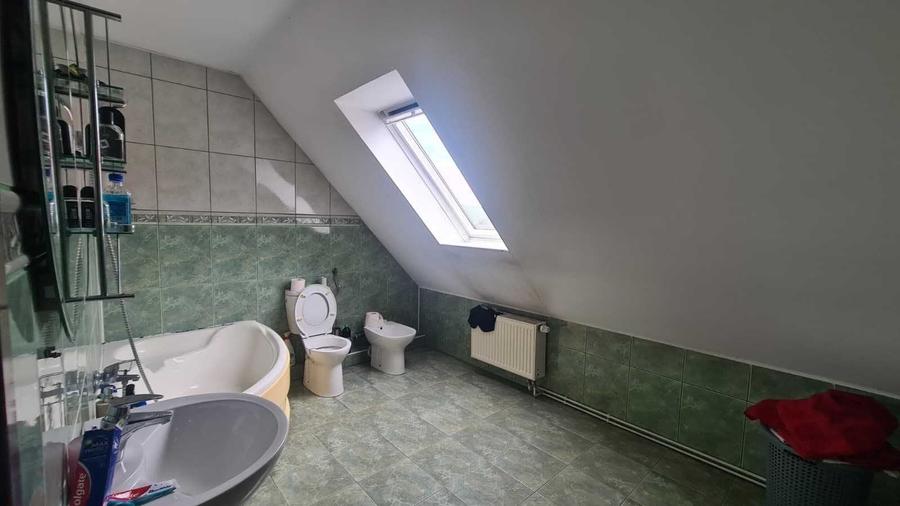 Casă cu 4 camere cu Teren 300 Mp în Central
