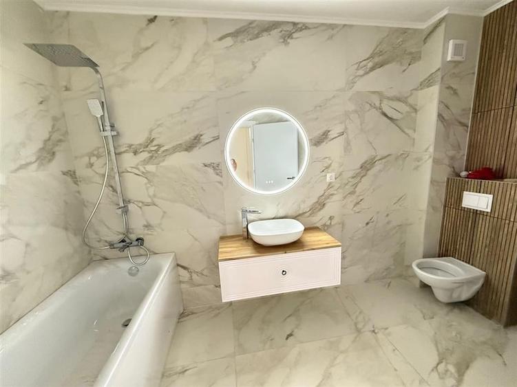 Apartament cu 3 camere decomandat în Exterior Sud
