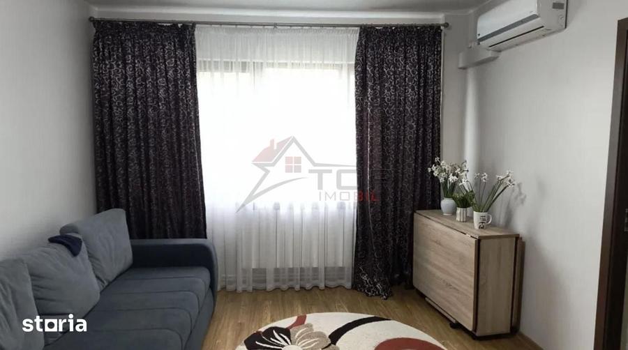Apartament cu 3 camere în Podu Roș