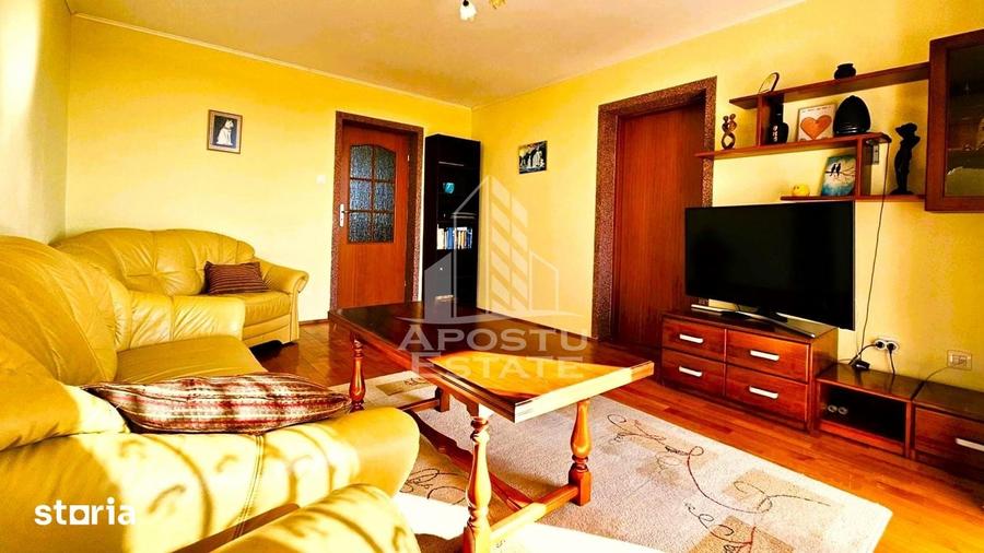 Apartament cu 4 camere decomandat în Central