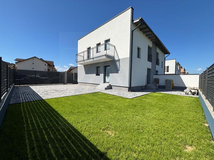 Duplex cu 4 camere cu Canalizare în Șelimbăr