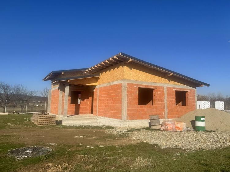 Casă cu 3 camere în Oșorhei
