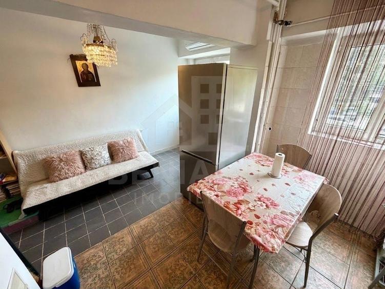 Apartament cu 3 camere decomandat în Calea București