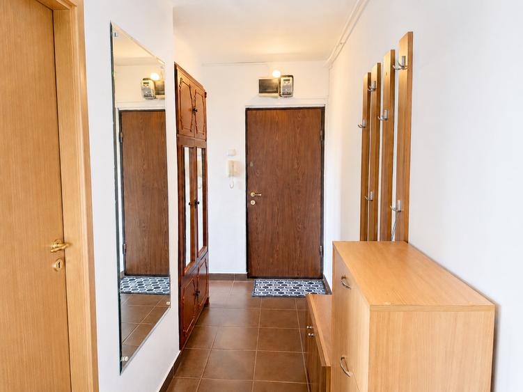 Apartament cu 2 camere semidecomandat în Eroii Revoluției