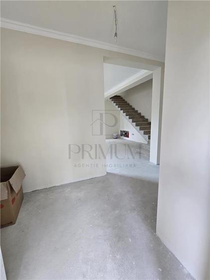 Duplex cu 4 camere cu Canalizare în Moșnița Veche