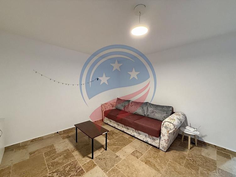 Apartament cu 3 camere semidecomandat în 1 Mai