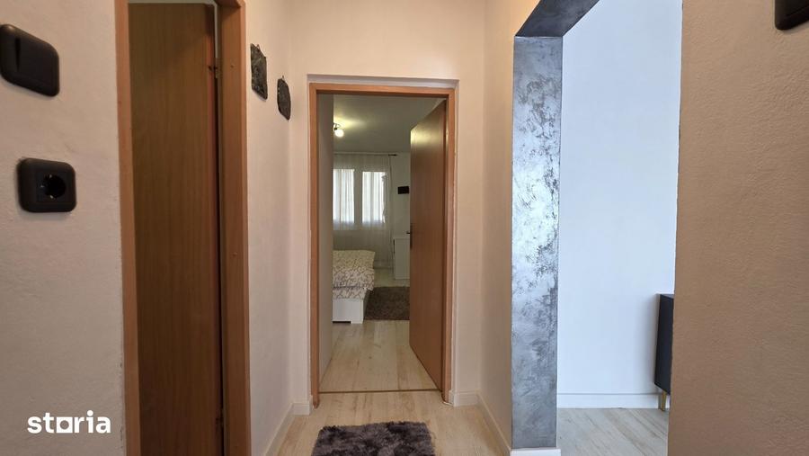 Apartament cu 3 camere semidecomandat în Circumvalațiunii