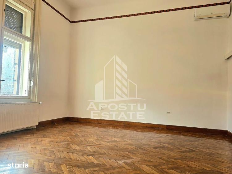 Spațiu comercial, de 102 mp, în Central