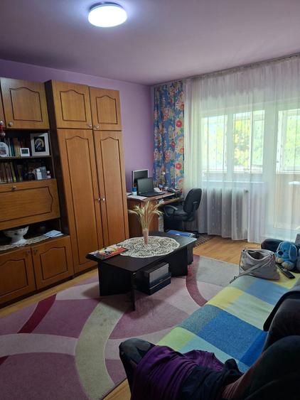 Apartament cu 2 camere decomandat în Calea Moldovei