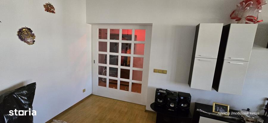 Casă cu 5 camere cu Teren 750 Mp în Mihai Eminescu