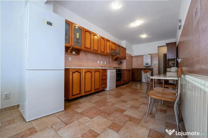 Apartament cu 4 camere decomandat în Dorobanți