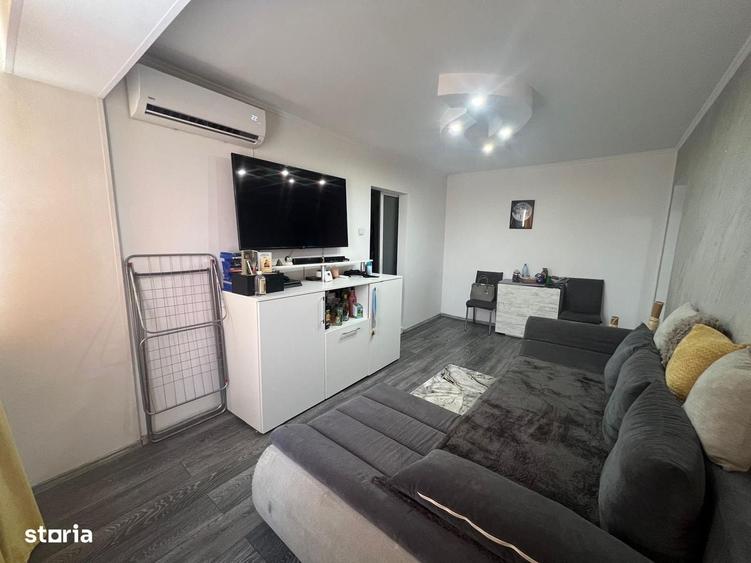 Apartament cu 3 camere semidecomandat în Micro 40