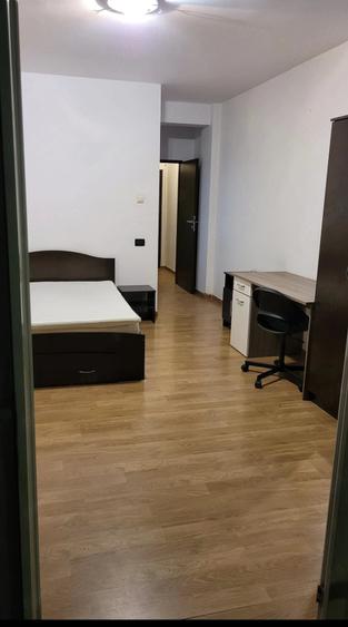 Garsonieră decomandată în Apărătorii Patriei
