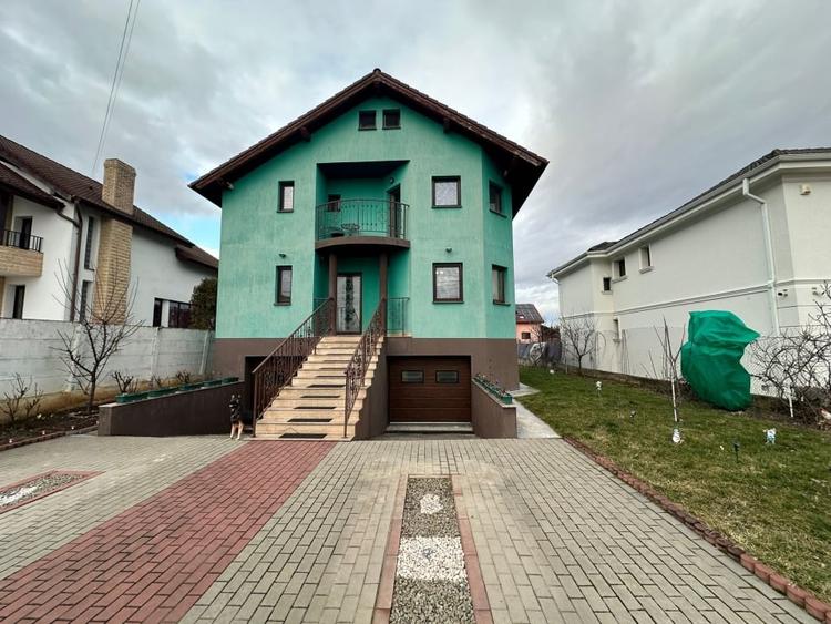 Casă individuală cu 5 camere cu Canalizare în Cetate