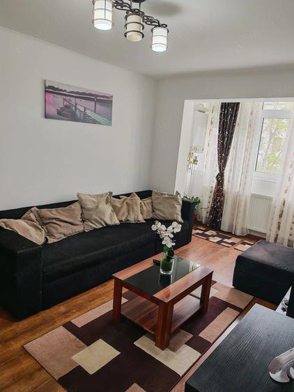 Apartament cu 3 camere semidecomandat în Radu Negru