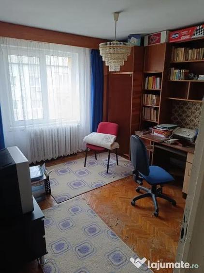 Apartament cu 4 camere decomandat în Sud