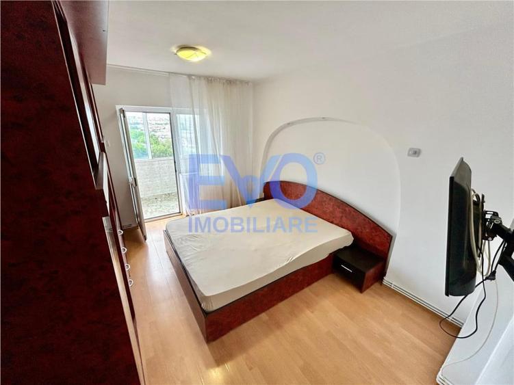 Apartament cu 3 camere decomandat în Nicolina