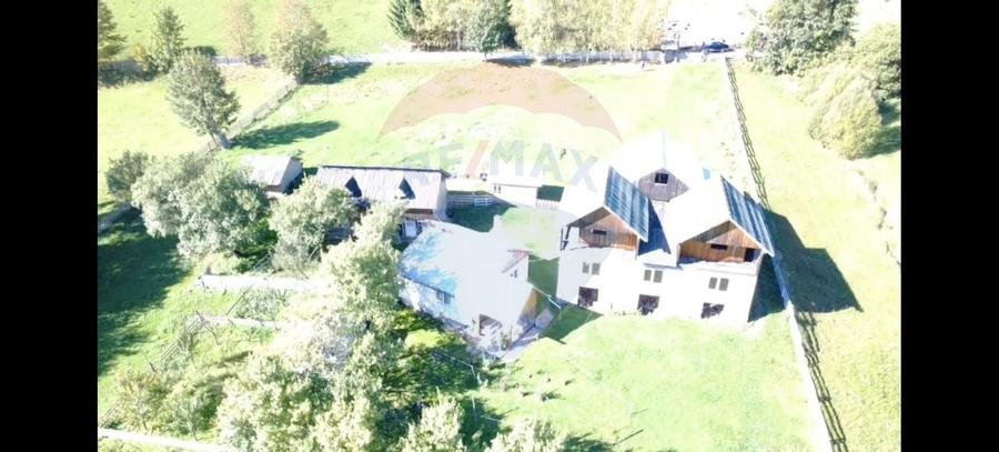 Casă individuală cu 2 camere cu Teren 11541 Mp în Periferie