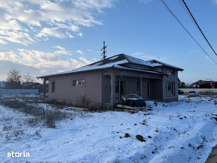 Casă cu 3 camere cu Teren 1300 Mp în Central
