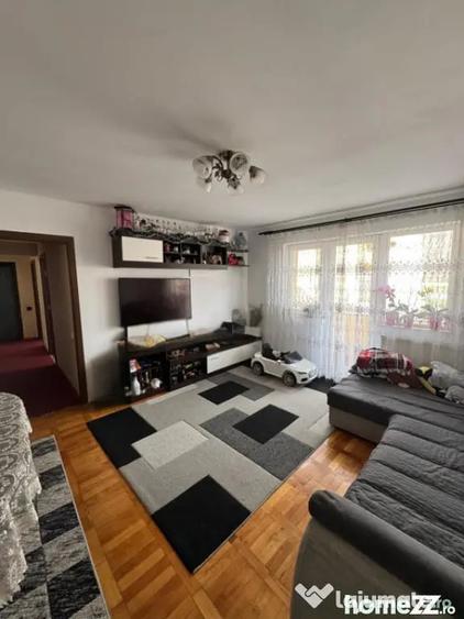 Apartament cu 3 camere semidecomandat în Central