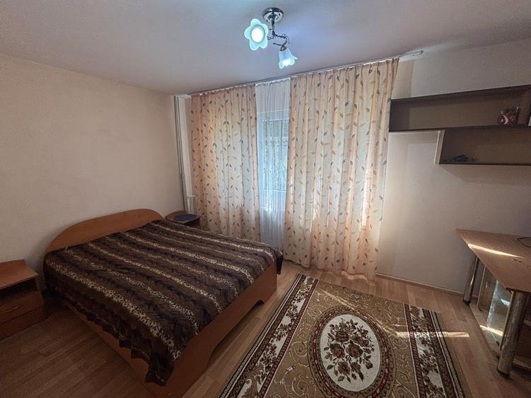 Apartament cu  2 camere, zona Podu Ros - 1