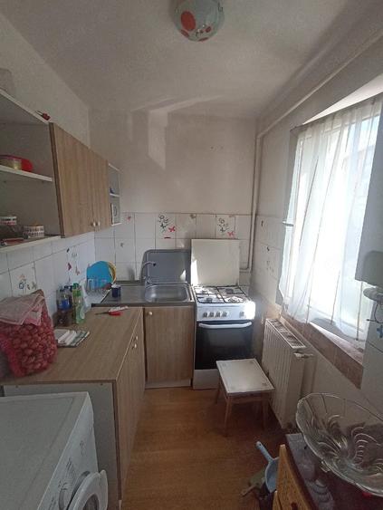 Apartament cu 2 camere semidecomandat în Simeria
