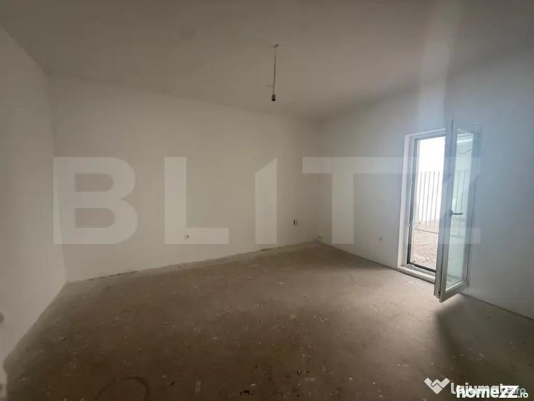 Apartament cu 3 camere semidecomandat în Semicentral