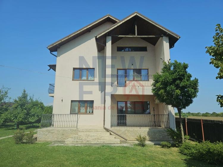 Casă individuală cu 7 camere cu Canalizare în Niculești