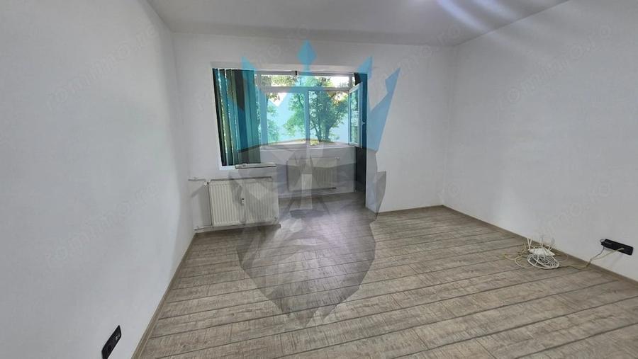 Garsonieră decomandată în Lucrețiu Pătrășcanu
