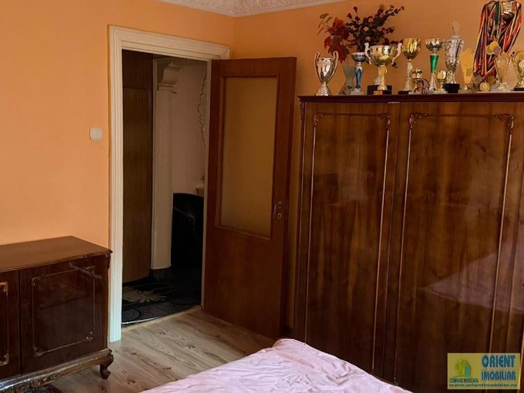 Apartament cu 3 camere decomandat în Km 4-5