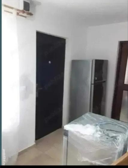 Vând apartament la curte comuna  - 5