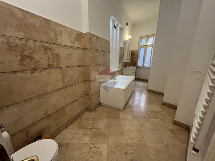 Apartament cu 4 camere circular în Dacia
