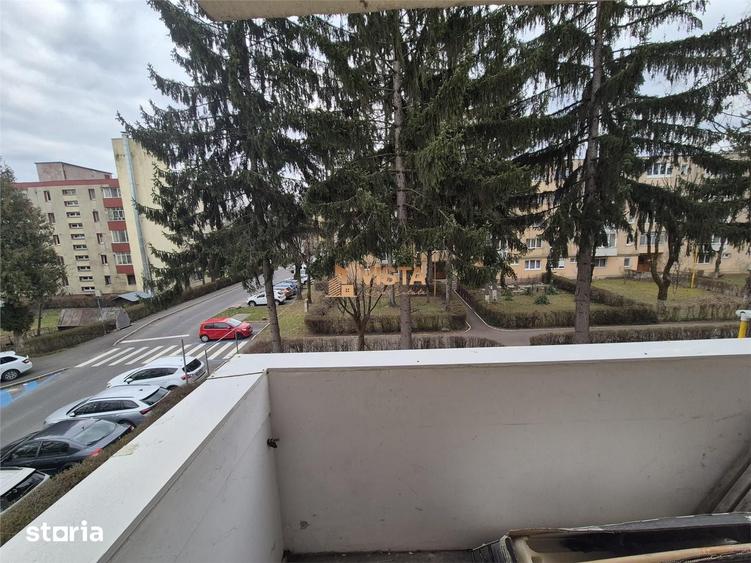 Apartament cu 3 camere semidecomandat în Astra