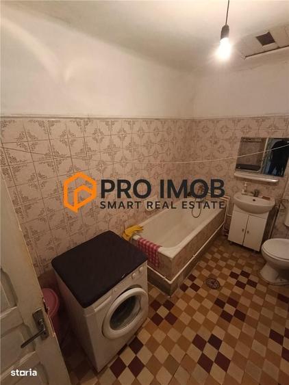 Casă cu 4 camere nedecomandat în Central