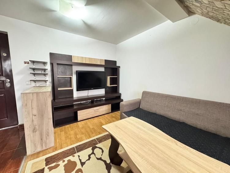 Apartament cu 2 camere semidecomandat, mobilat în Vasile Aaron