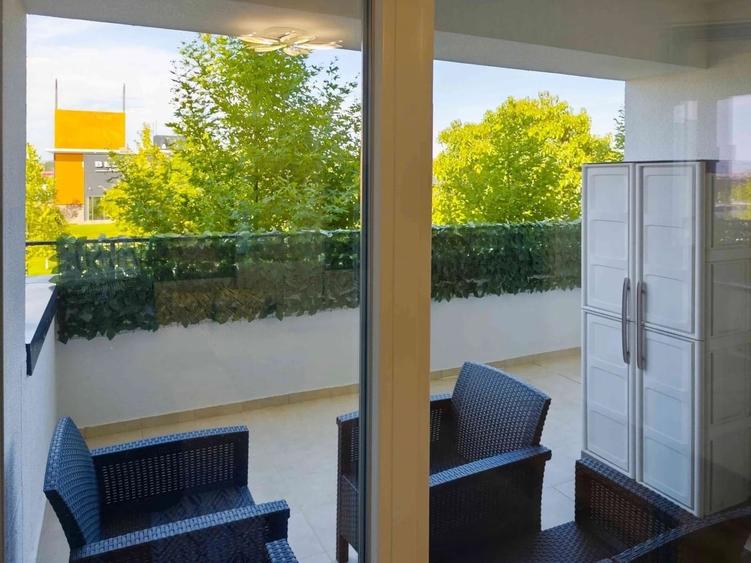 Apartament cu 2 camere decomandat în Tei