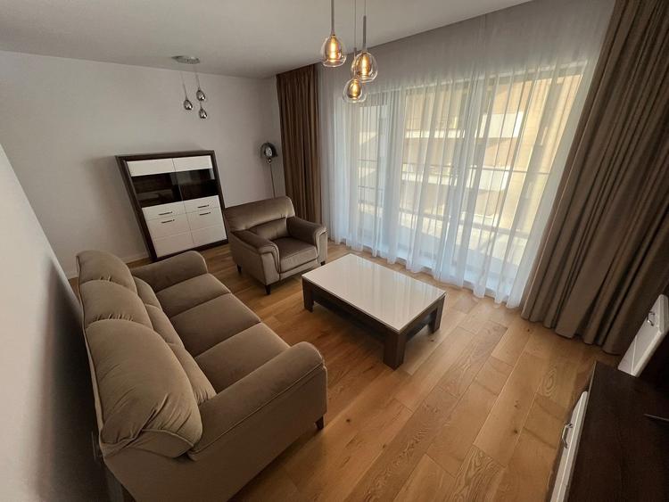 Apartament cu 2 camere decomandat, mobilat în P-ta Presei Libere