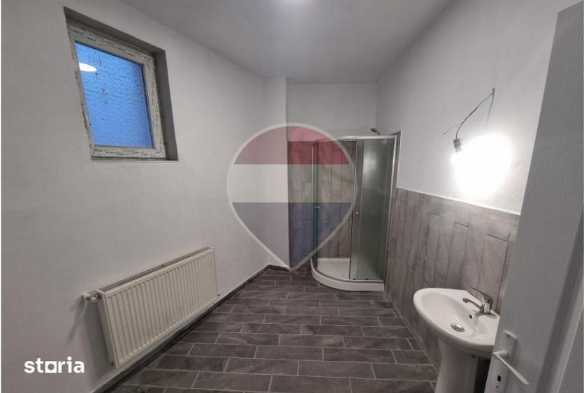 Casă cu 5 camere cu Teren 300 Mp în Central