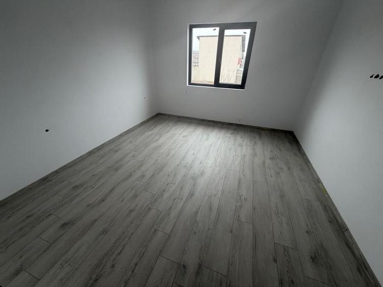 Duplex cu 3 camere cu Canalizare în Central